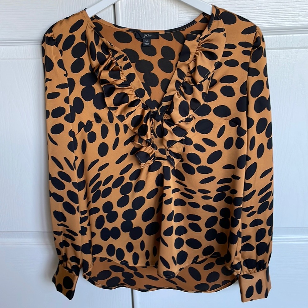 Jcrew size XS Long-sleeve ruffle-front top in wavy dots